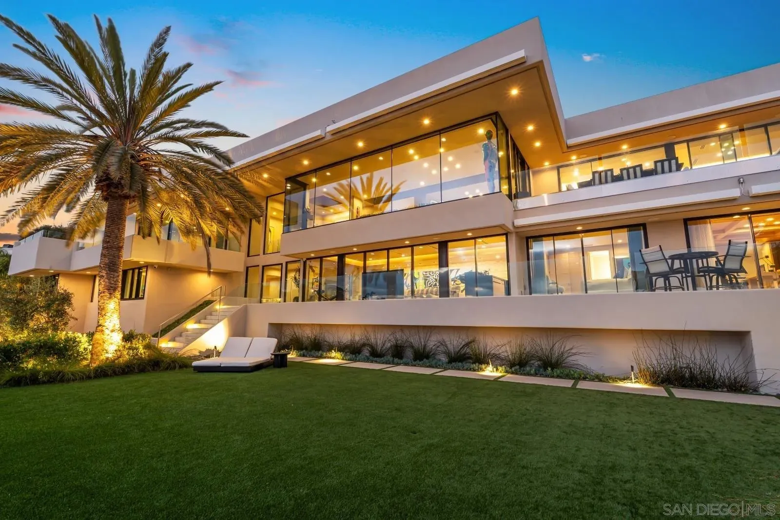 La Jolla, California 92037, United States, 4 Bedrooms Bedrooms, ,6 BathroomsBathrooms,Residential,Active,186082