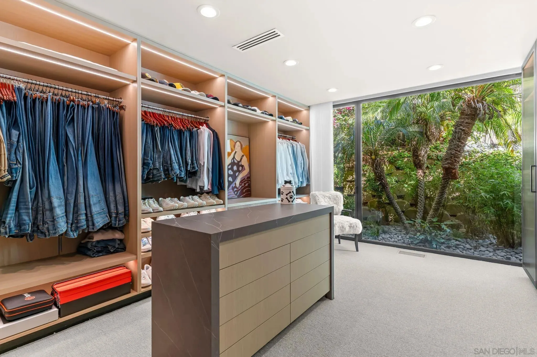 La Jolla, California 92037, United States, 4 Bedrooms Bedrooms, ,6 BathroomsBathrooms,Residential,Active,186082