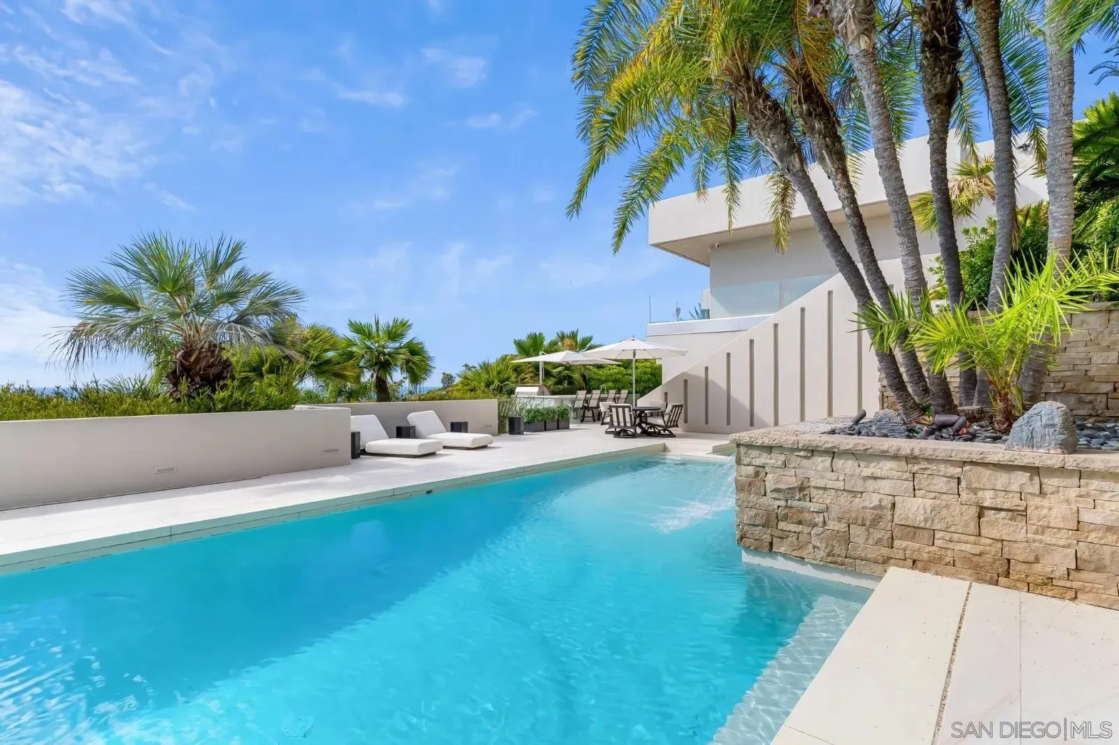 La Jolla, California 92037, United States, 4 Bedrooms Bedrooms, ,6 BathroomsBathrooms,Residential,Active,186082