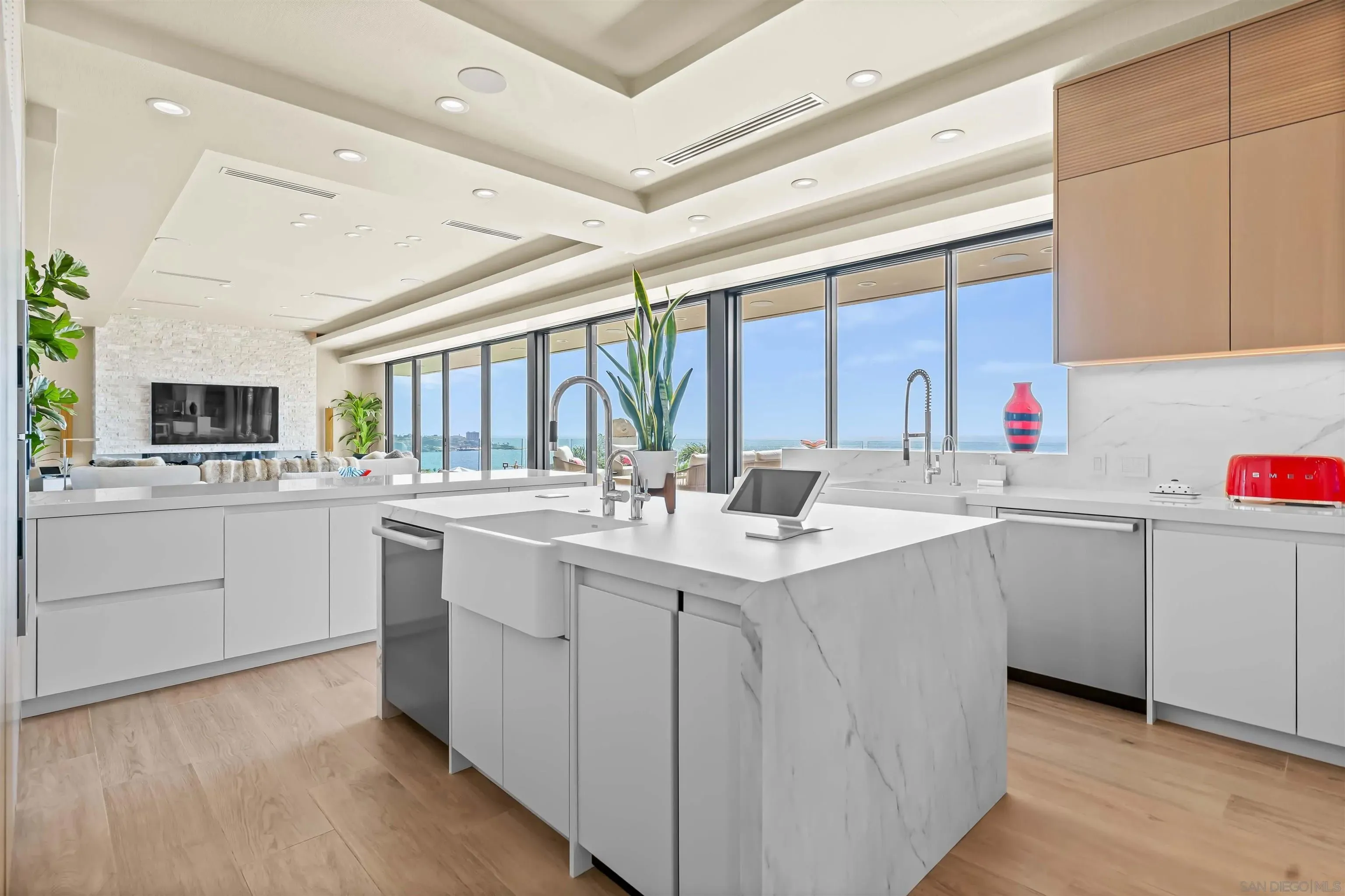 La Jolla, California 92037, United States, 4 Bedrooms Bedrooms, ,6 BathroomsBathrooms,Residential,Active,186082