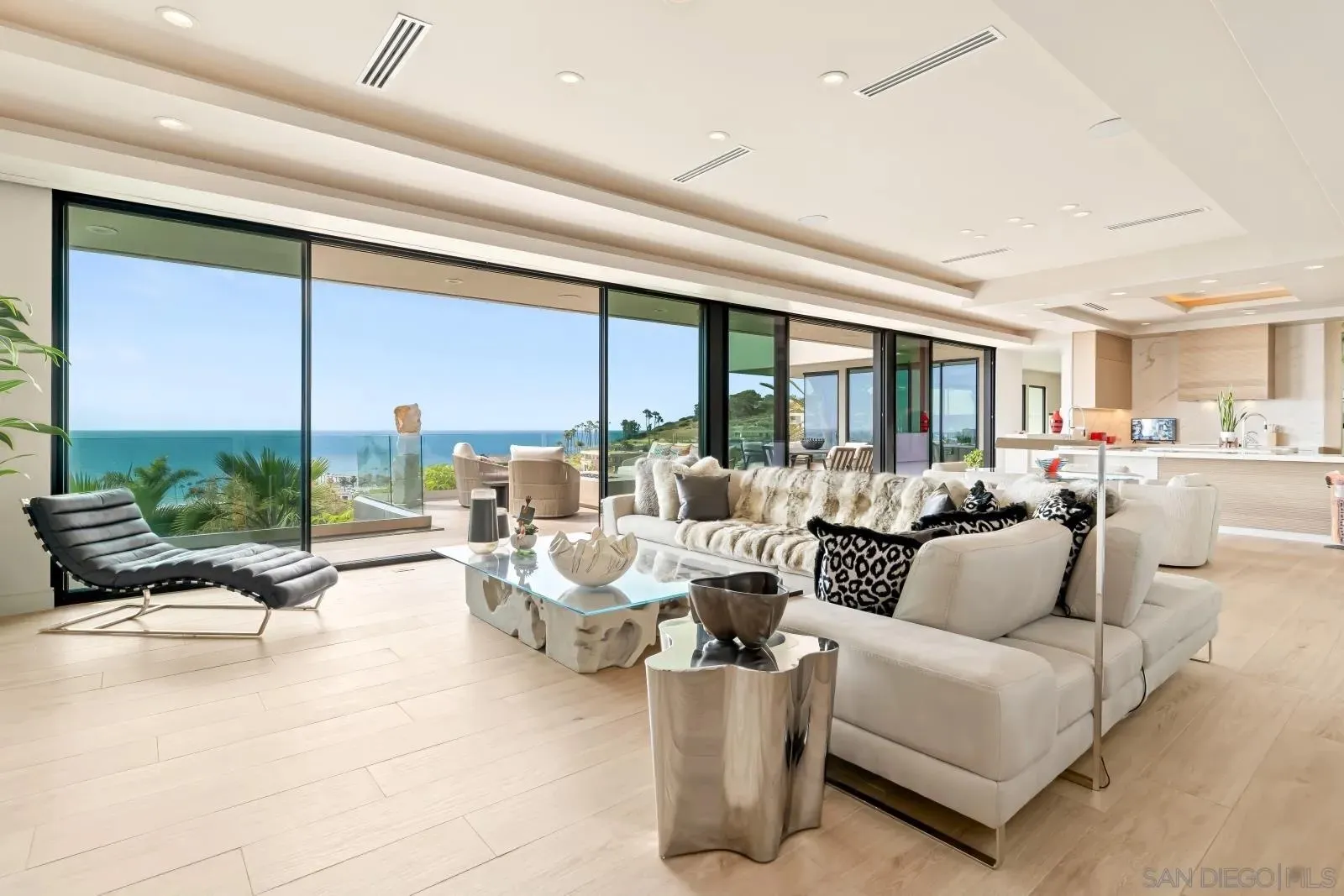 La Jolla, California 92037, United States, 4 Bedrooms Bedrooms, ,6 BathroomsBathrooms,Residential,Active,186082