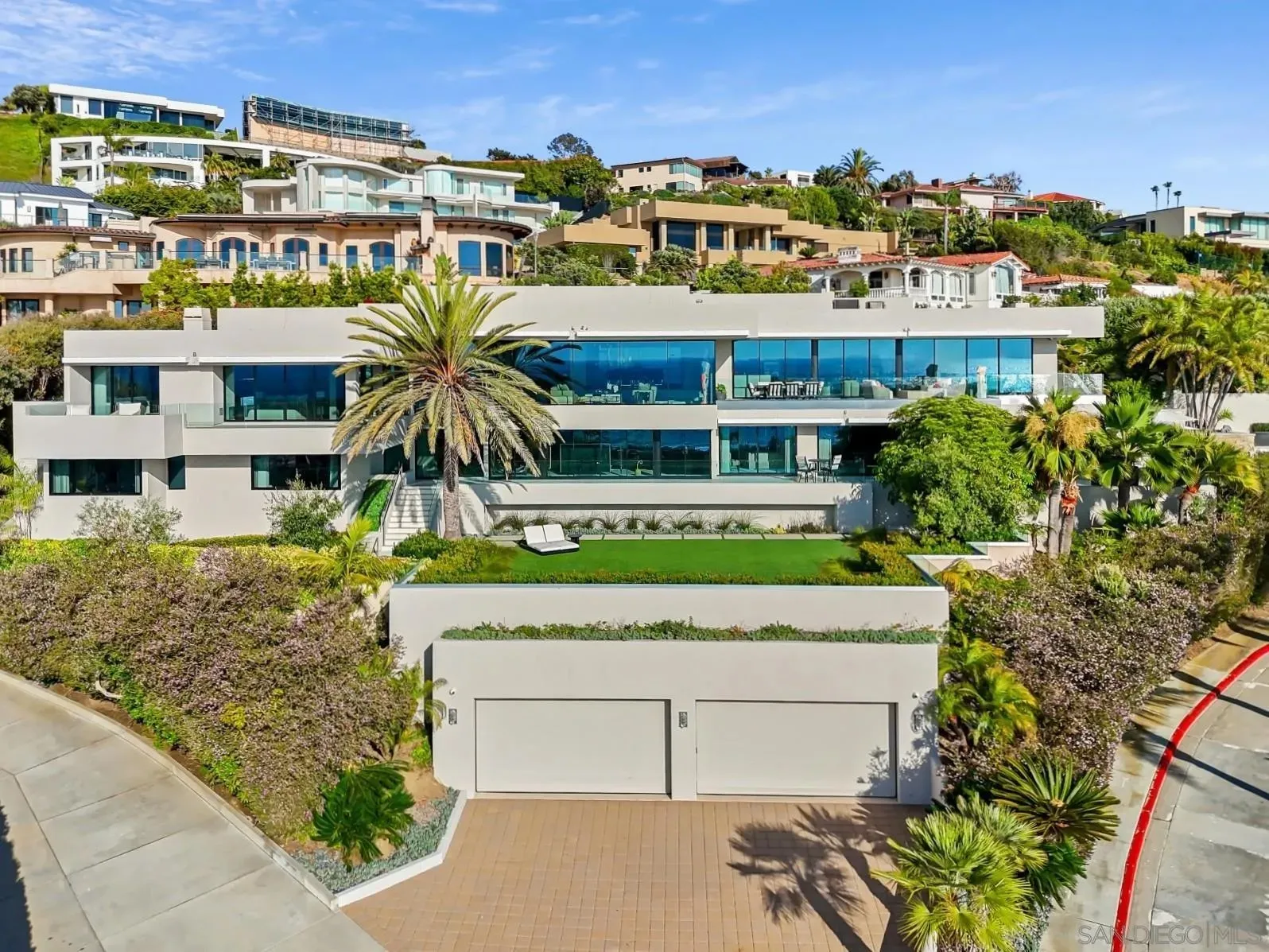 La Jolla, California 92037, United States, 4 Bedrooms Bedrooms, ,6 BathroomsBathrooms,Residential,Active,186082