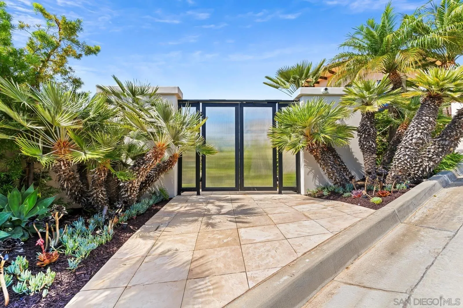 La Jolla, California 92037, United States, 4 Bedrooms Bedrooms, ,6 BathroomsBathrooms,Residential,Active,186082