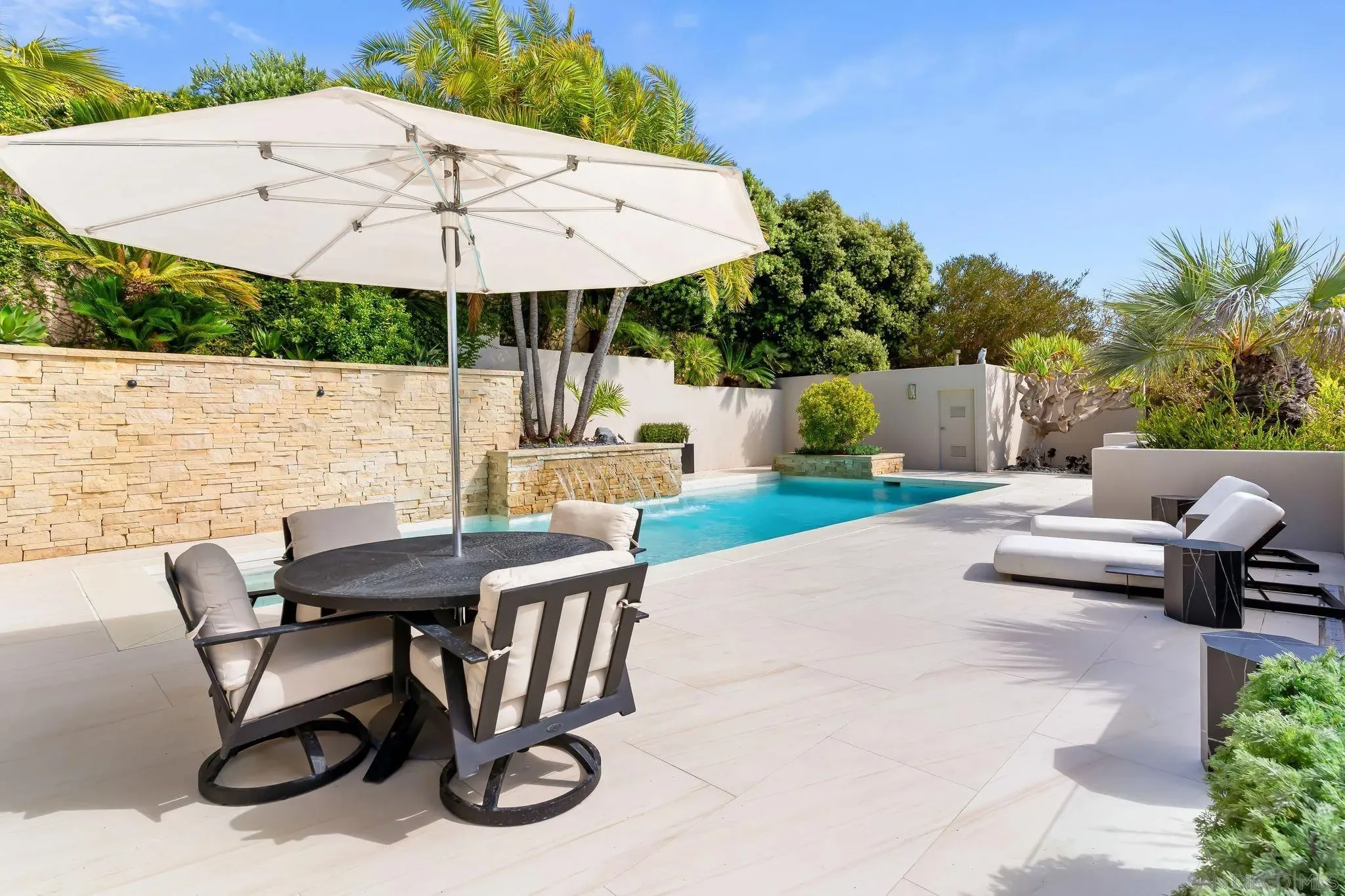 La Jolla, California 92037, United States, 4 Bedrooms Bedrooms, ,6 BathroomsBathrooms,Residential,Active,186082