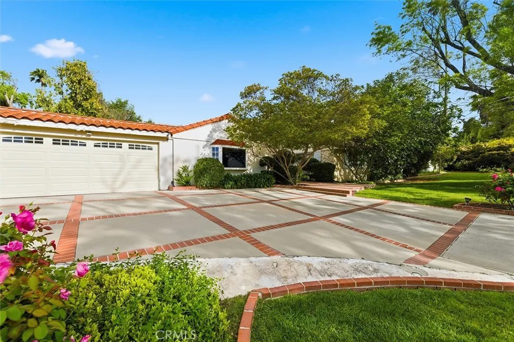 5220 Collier Place