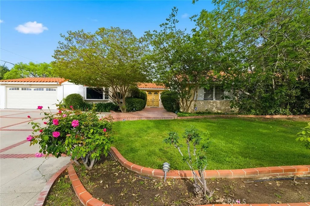 5220 Collier Place