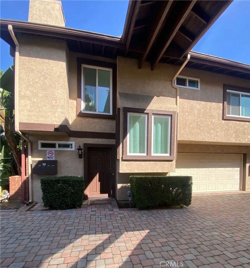 Photo of 1348 E Orange Grove #8, Pasadena, CA 91104 (MLS # AR26056695)