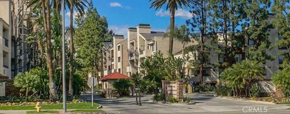 Photo of 5520 Owensmouth Ave, Woodland Hills, CA 91367 (MLS # SR26173571)