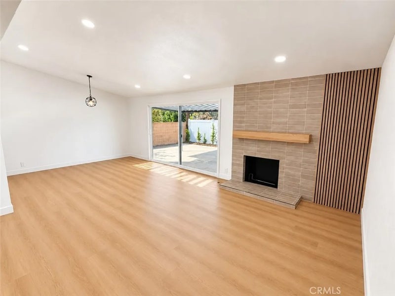 2109 W Gage