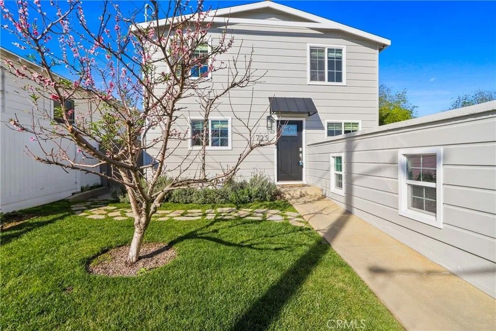 Photo of 725 N Bandini Street, San Pedro, CA 90731 (MLS # SB26038256)