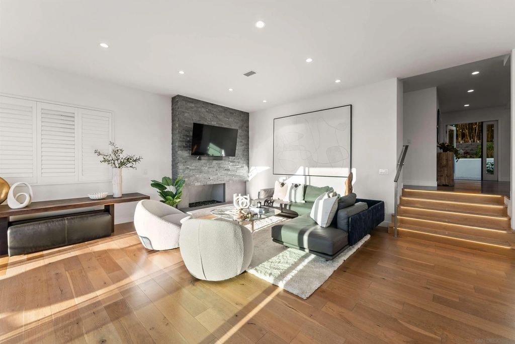 Photo of 5663 Abalone Pl, La Jolla, CA 92037 (MLS # 260002138)