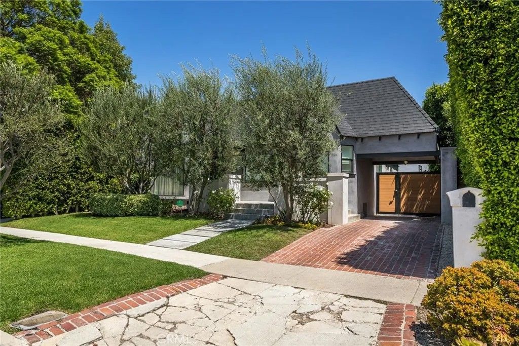 Photo of 1444 Stearns Drive, Los Angeles, CA 90035 (MLS # SR26080907)