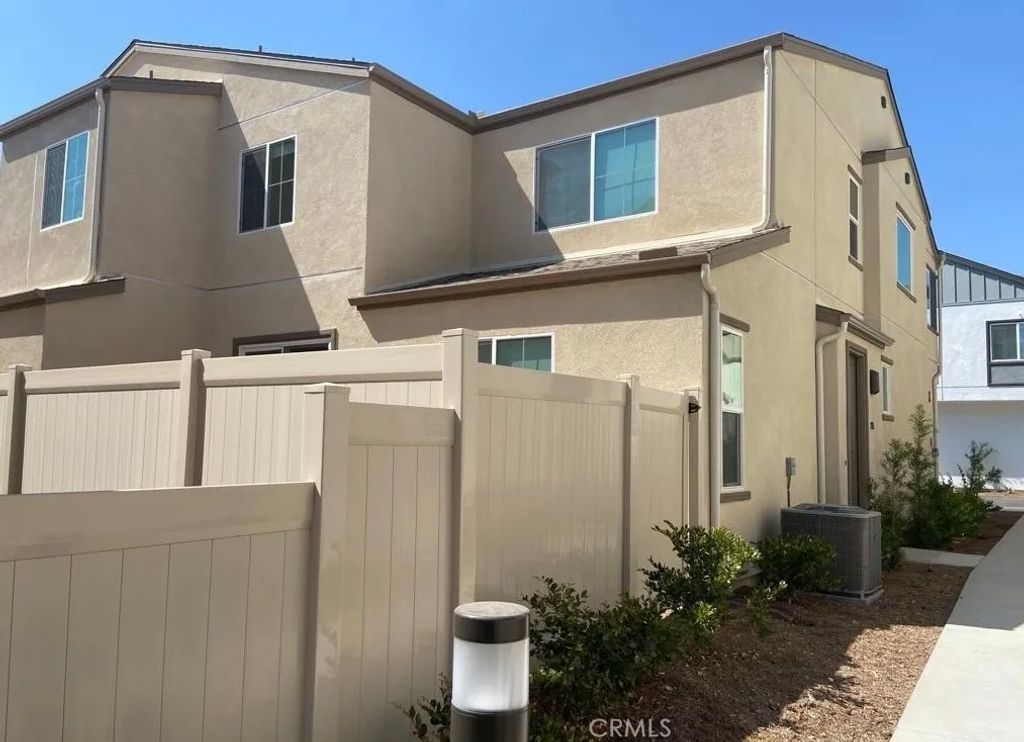 Photo of 215 PERENNIAL Place, Fallbrook, CA 92028 (MLS # CV26000070)