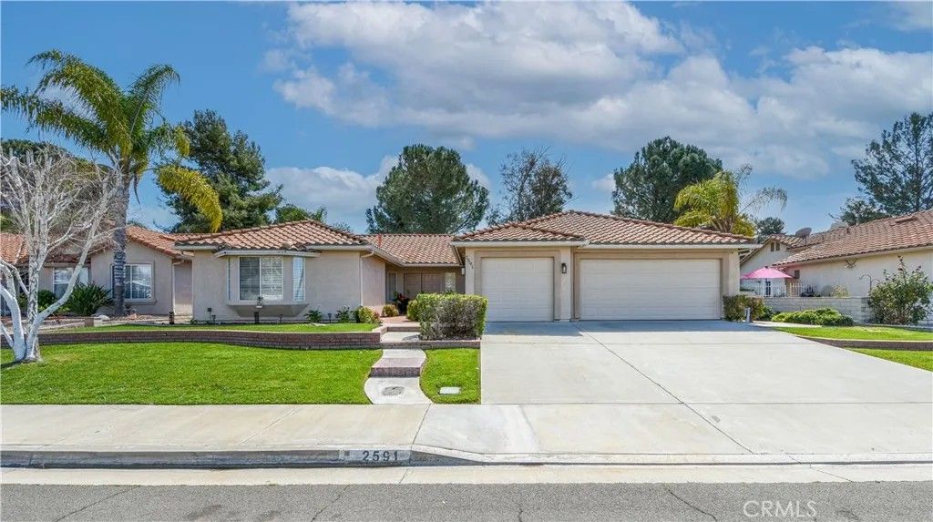 Photo of 2591 Peach Tree St, Hemet, CA 92545 (MLS # SW26057281)