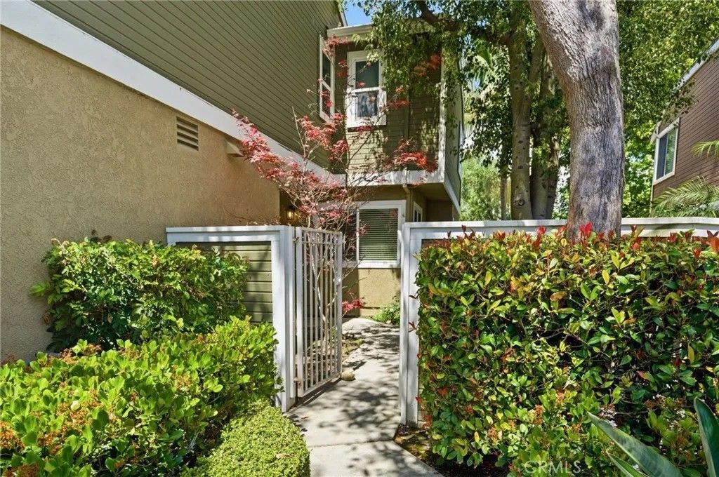 Photo of 8 Meadowood, Aliso Viejo, CA 92656 (MLS # PW26080375)