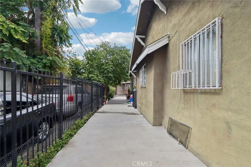 1242 E 43rd