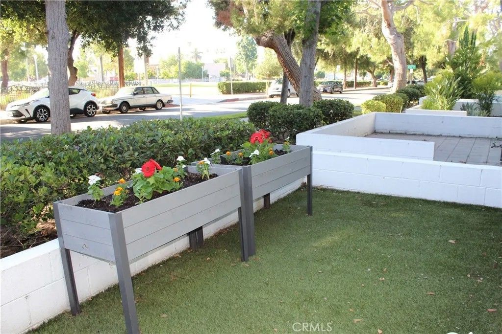 Photo of 591 N Garfield Ave #5, Pasadena, CA 91101 (MLS # CV25282476)