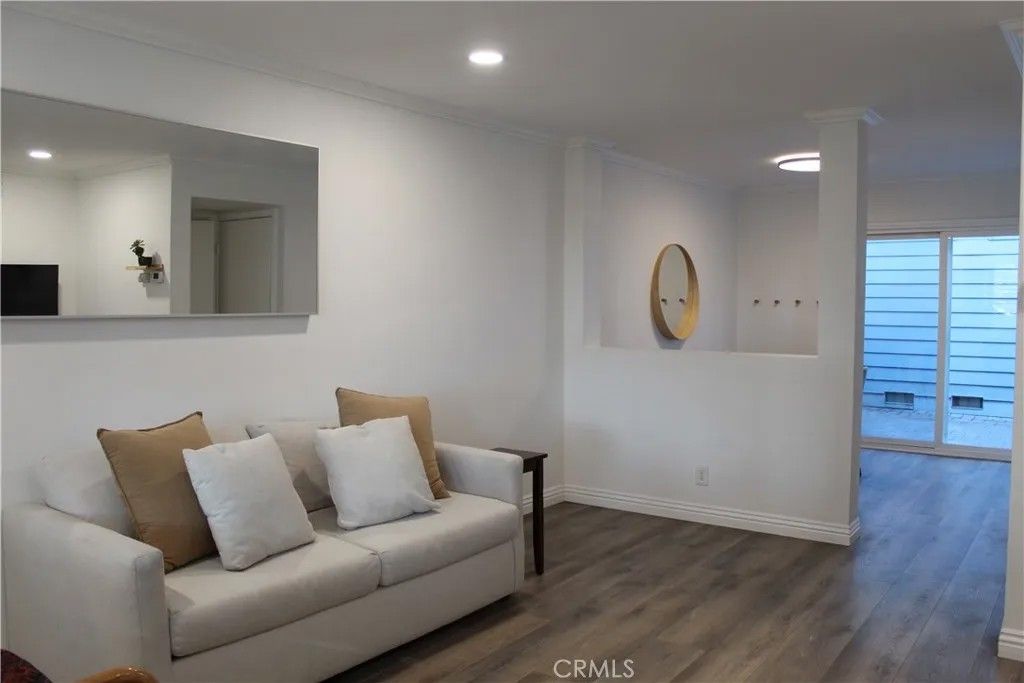 Photo of 591 N Garfield Ave #5, Pasadena, CA 91101 (MLS # CV25282476)