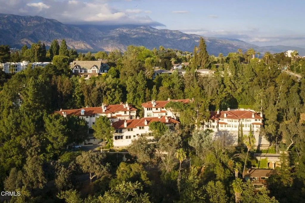 Photo of 52 N Arroyo Boulevard, Pasadena, CA 91105 (MLS # P1-26589)