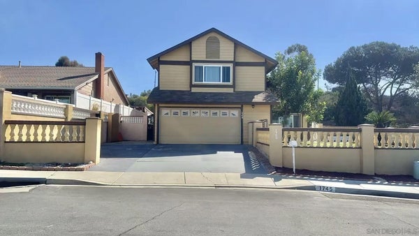1745 PLAZA CREST RIDGE RD, SAN DIEGO, CA 92114 - Image f3129c60d4cd2c12dfa46170617cee1d/647780246