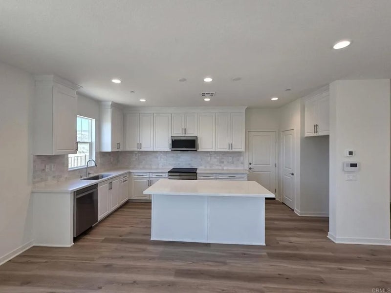 725 Kingbird Loop
