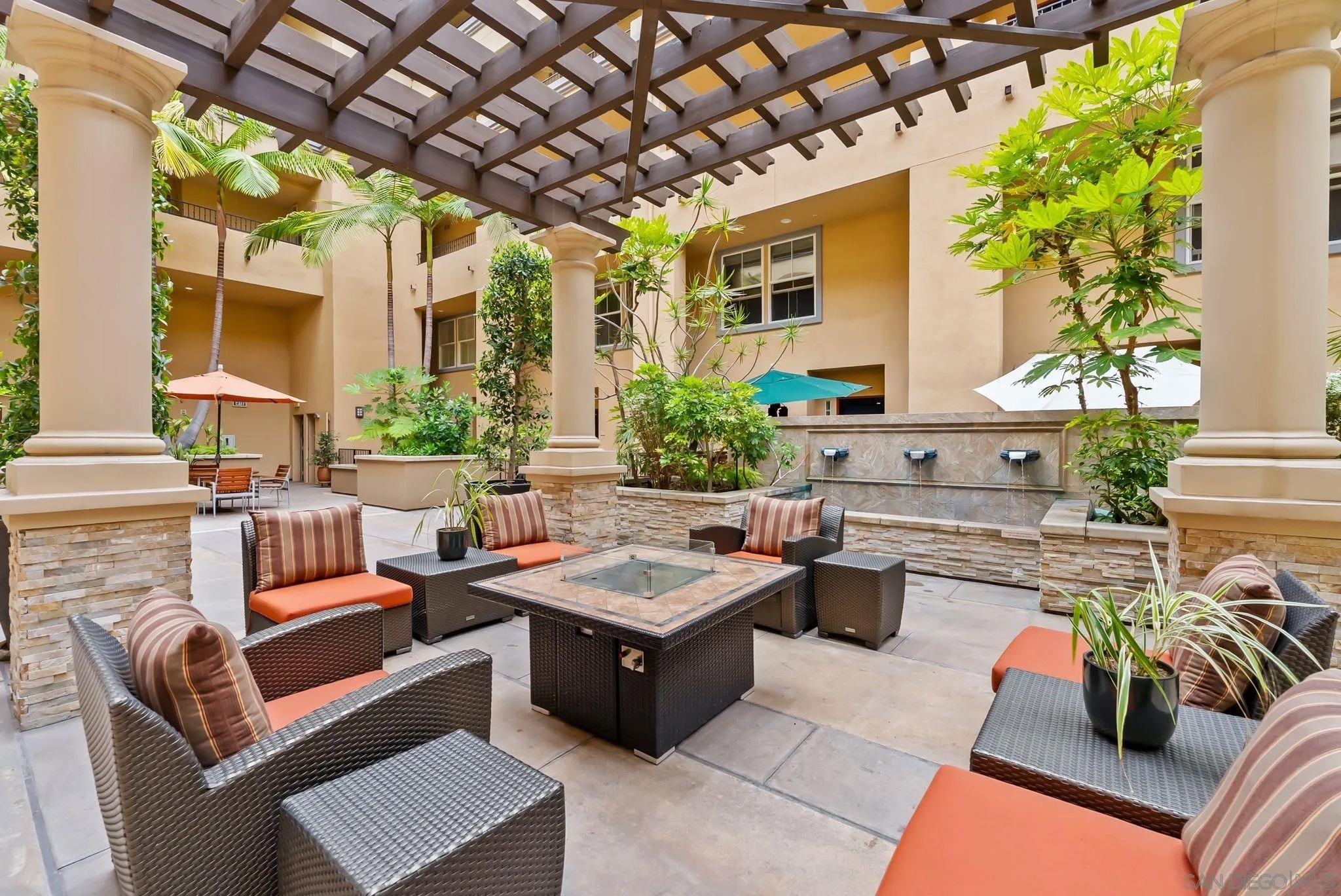 301 W G St 112