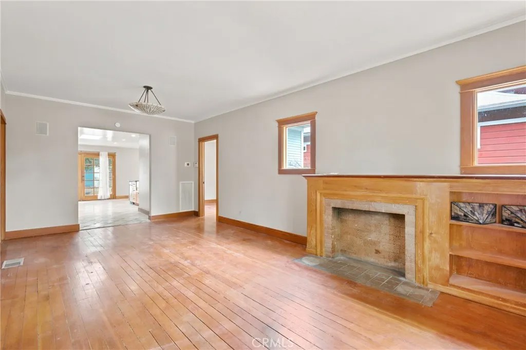 231 E Lemon