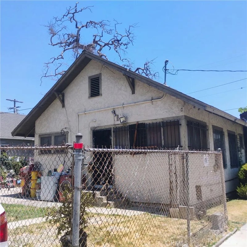 3525 RAYMOND