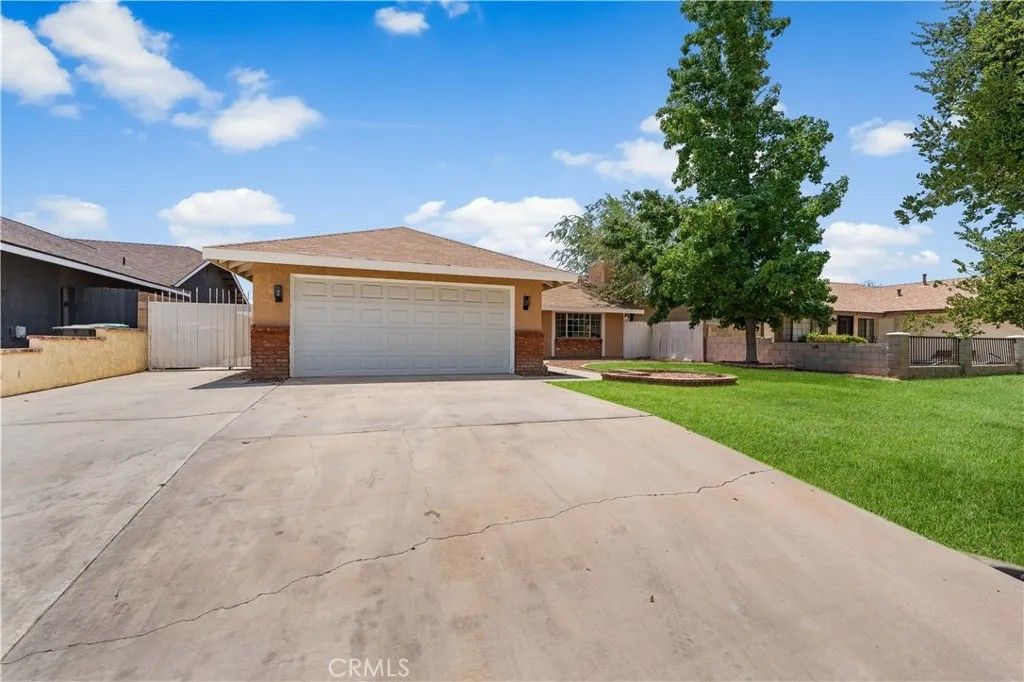 Photo of 716 E Avenue J5, Lancaster, CA 93535 (MLS # SR25281343)