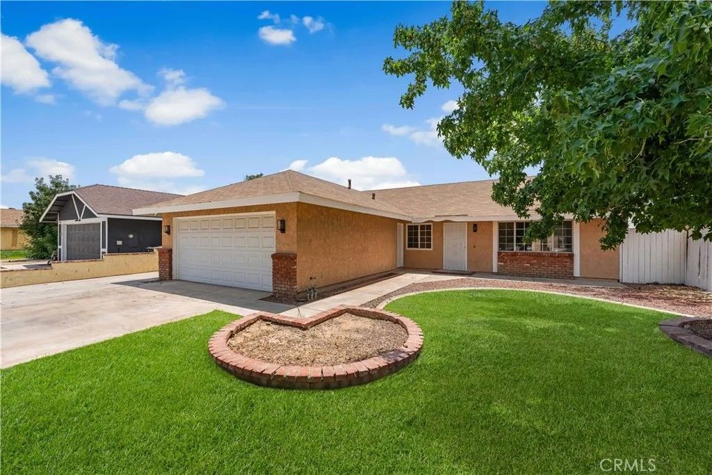 Photo of 716 E Avenue J5, Lancaster, CA 93535 (MLS # SR25281343)