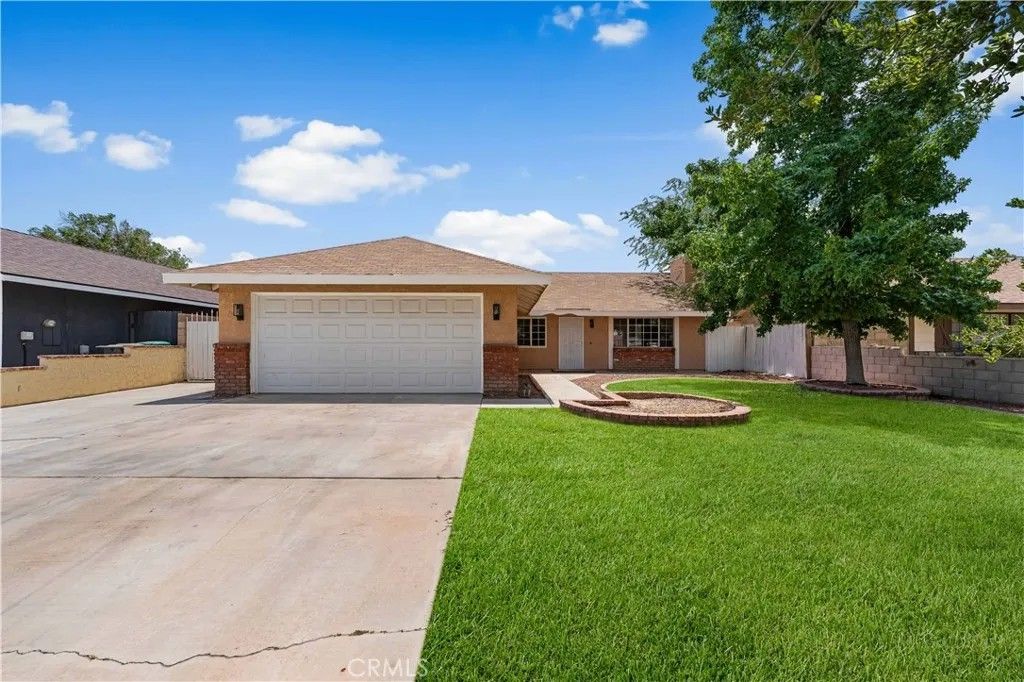 Photo of 716 E Avenue J5, Lancaster, CA 93535 (MLS # SR25281343)