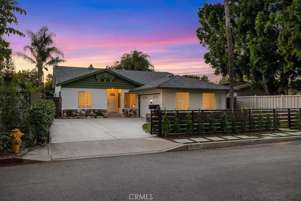 Photo of 5725 Rhodes Avenue, Valley Village, CA 91607 (MLS # GD25267664)