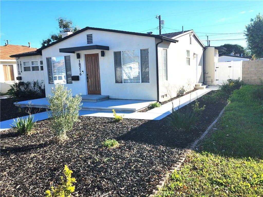 Photo of 18216 Hartland Street, Reseda, CA 91335 (MLS # SR26066809)