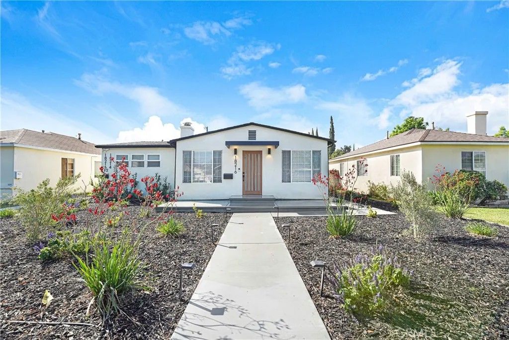 Photo of 18216 Hartland Street, Reseda, CA 91335 (MLS # SR26066809)