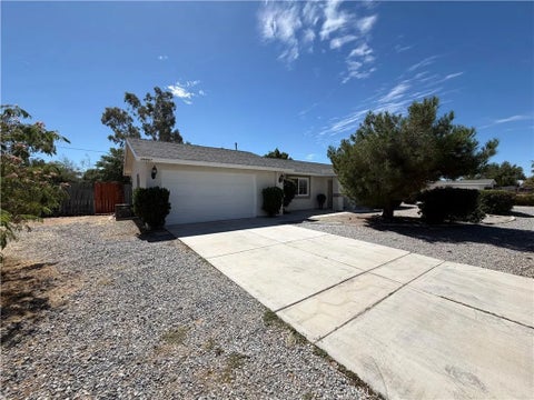 Photo of 20861 Lone Eagle RD, Apple Valley, CA 92308 (MLS # IV26208004)