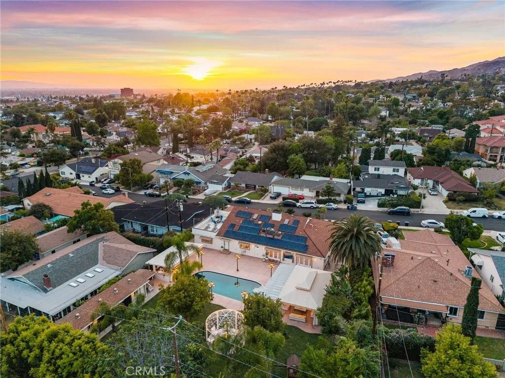 Photo of 1030 E Valencia Ave, Burbank, CA 91501 (MLS # GD26090624)