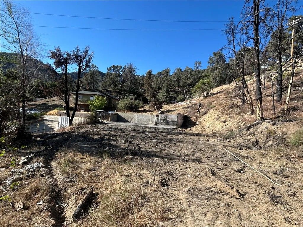 Photo of 411 Pico, Frazier Park, CA 93225 (MLS # SR26112395)