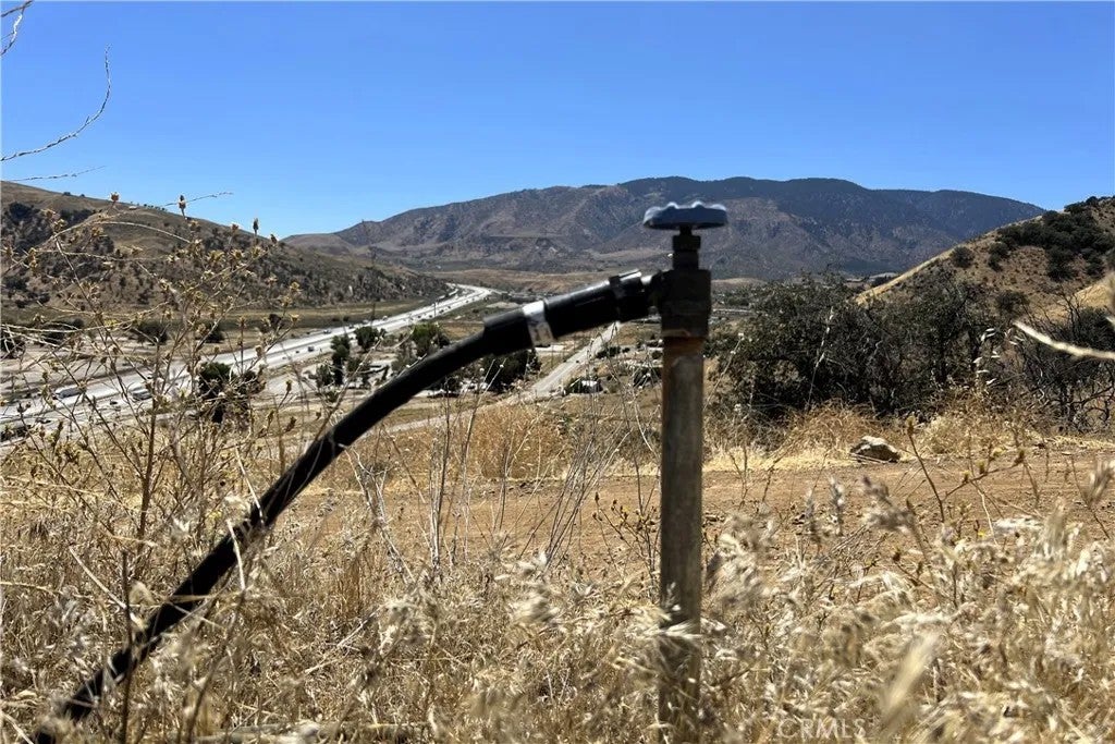 1588 Ridge Route
