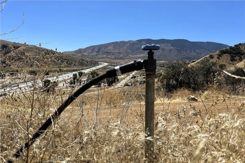 1588 Ridge Route