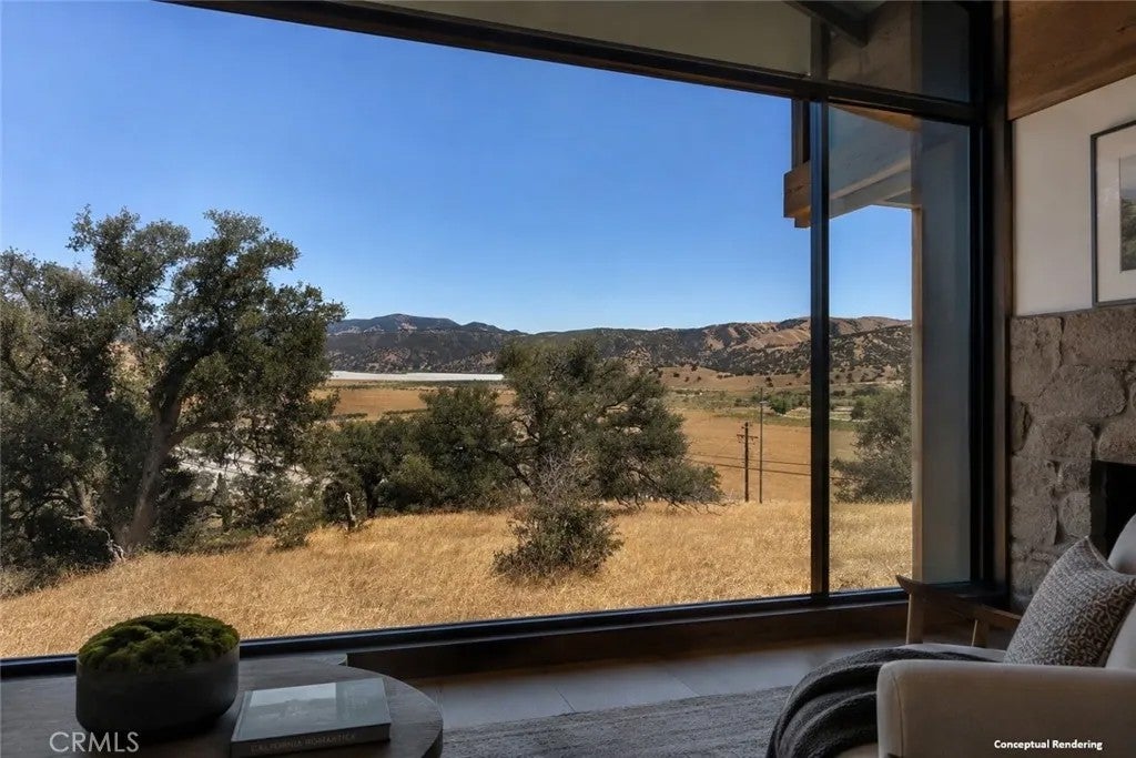 1588 Ridge Route