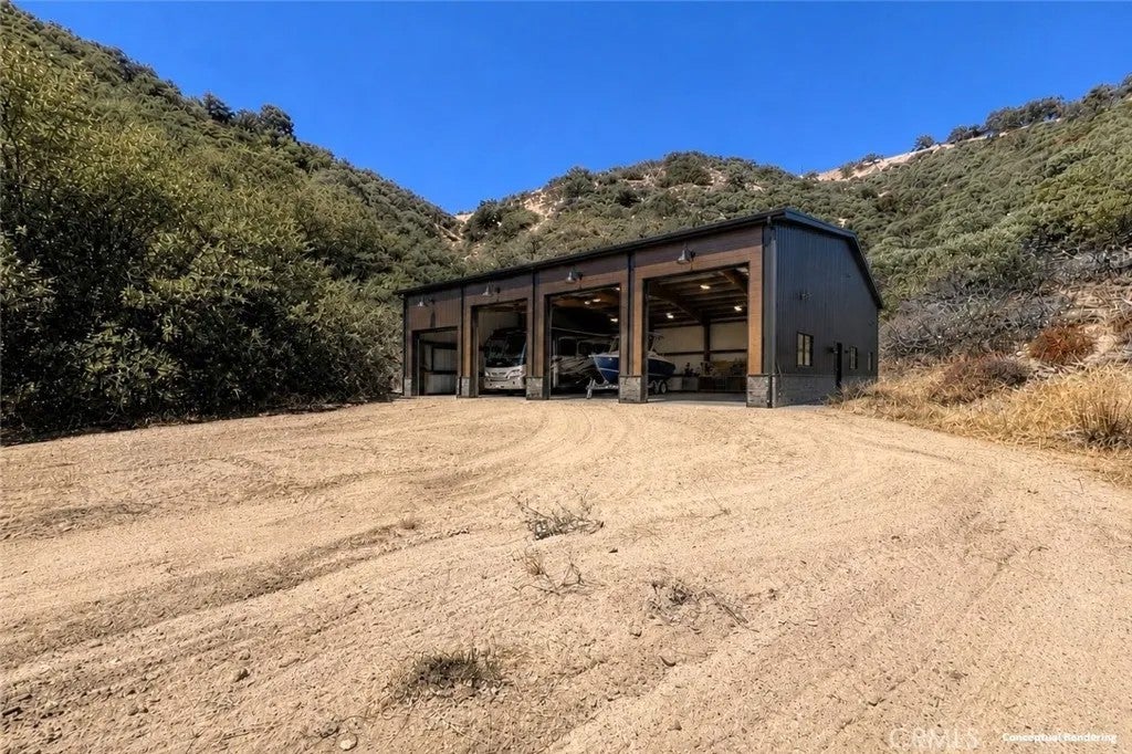 1588 Ridge Route