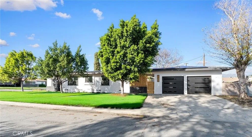 Photo of 1335 N Magnolia Ave, Rialto, CA 92376 (MLS # CV26013319)