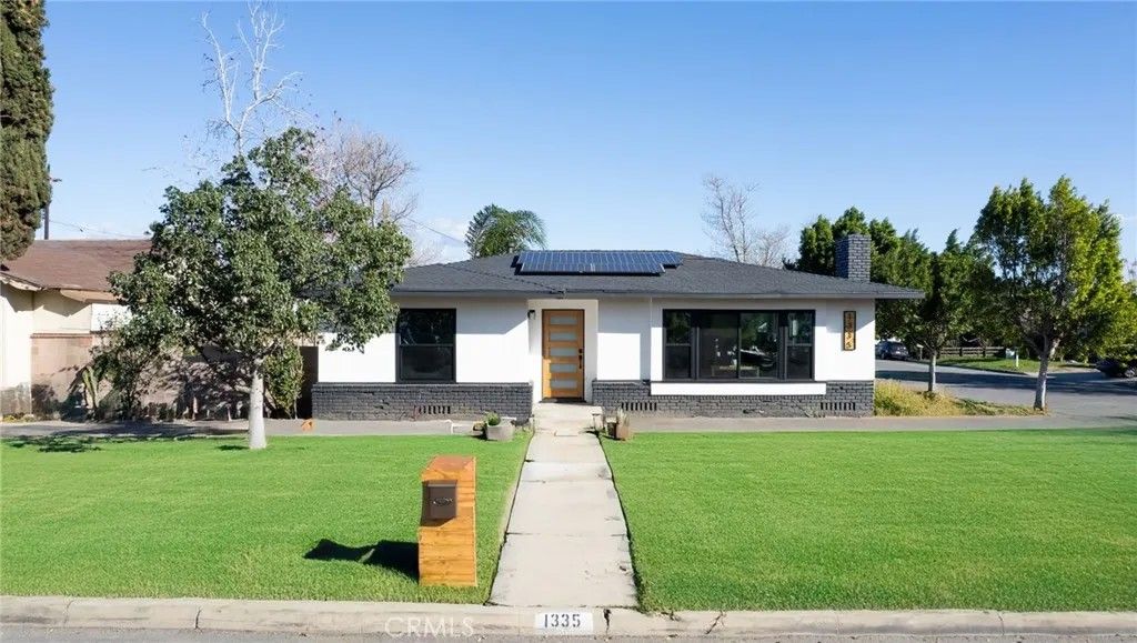 Photo of 1335 N Magnolia Ave, Rialto, CA 92376 (MLS # CV26013319)