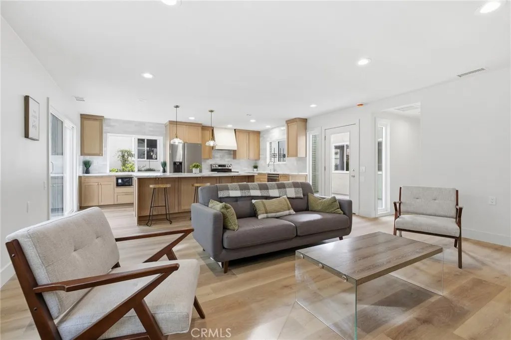 2382 Via Mariposa West D