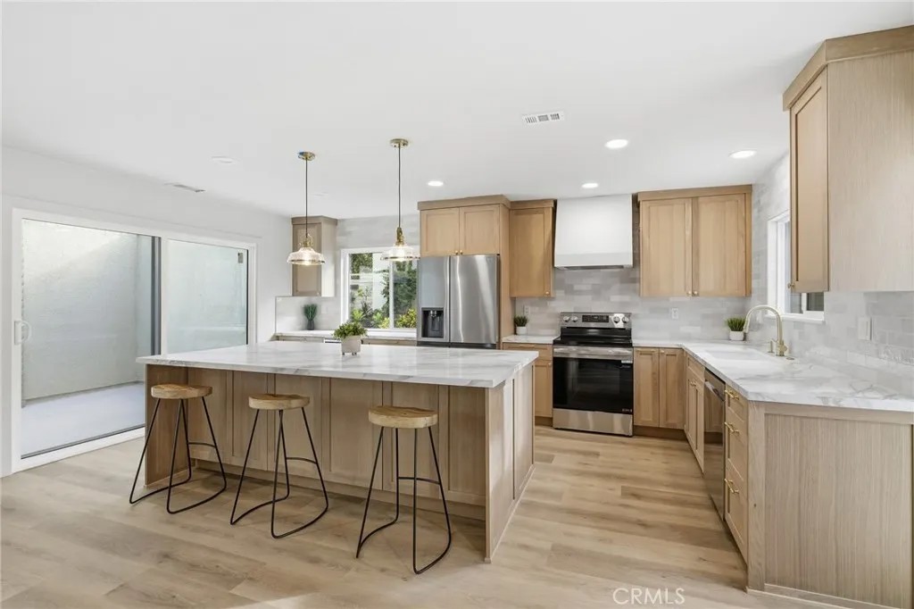 2382 Via Mariposa West D