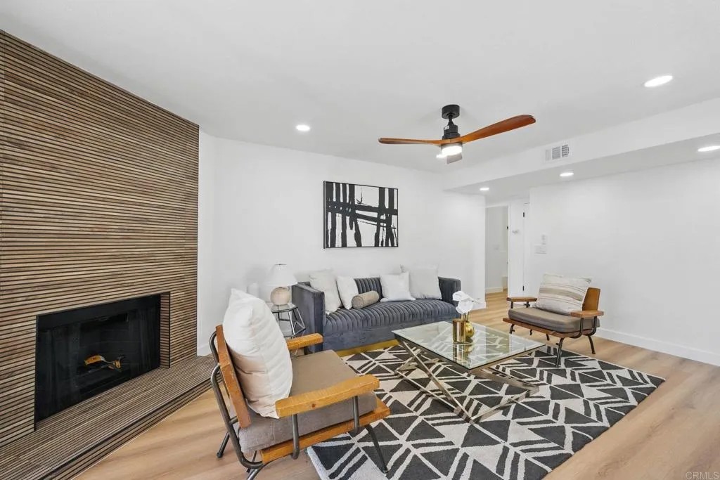 1915 Via Las Palmas 32A