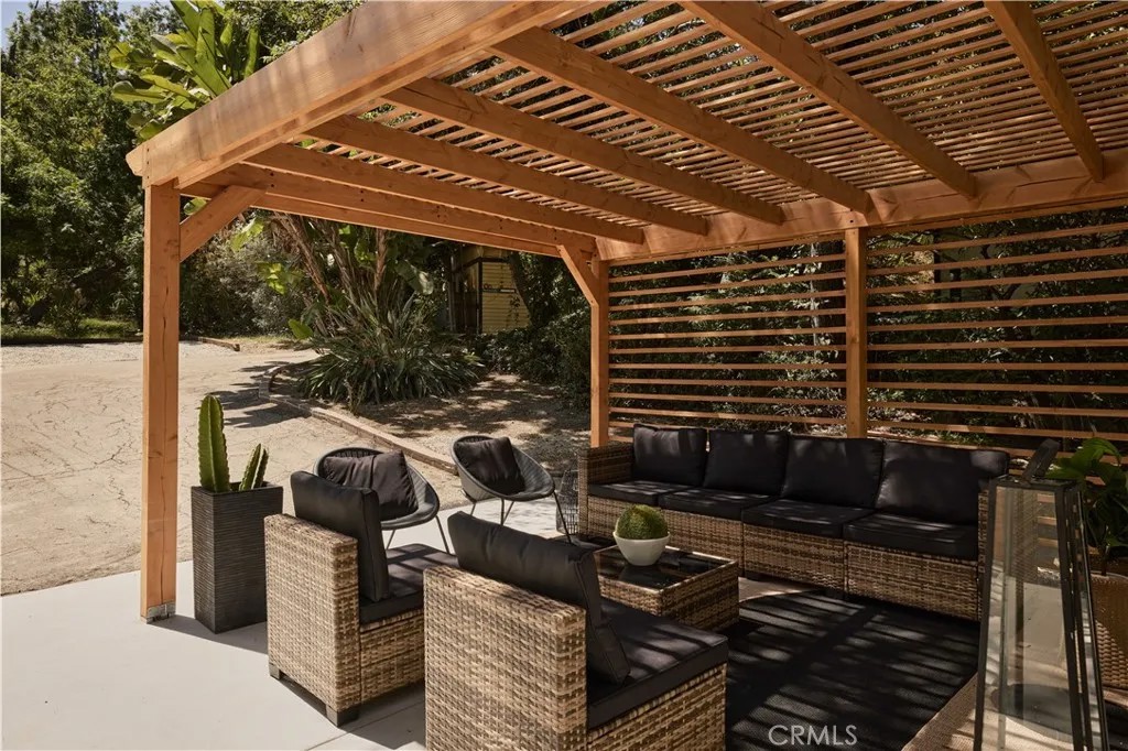885 Montecito