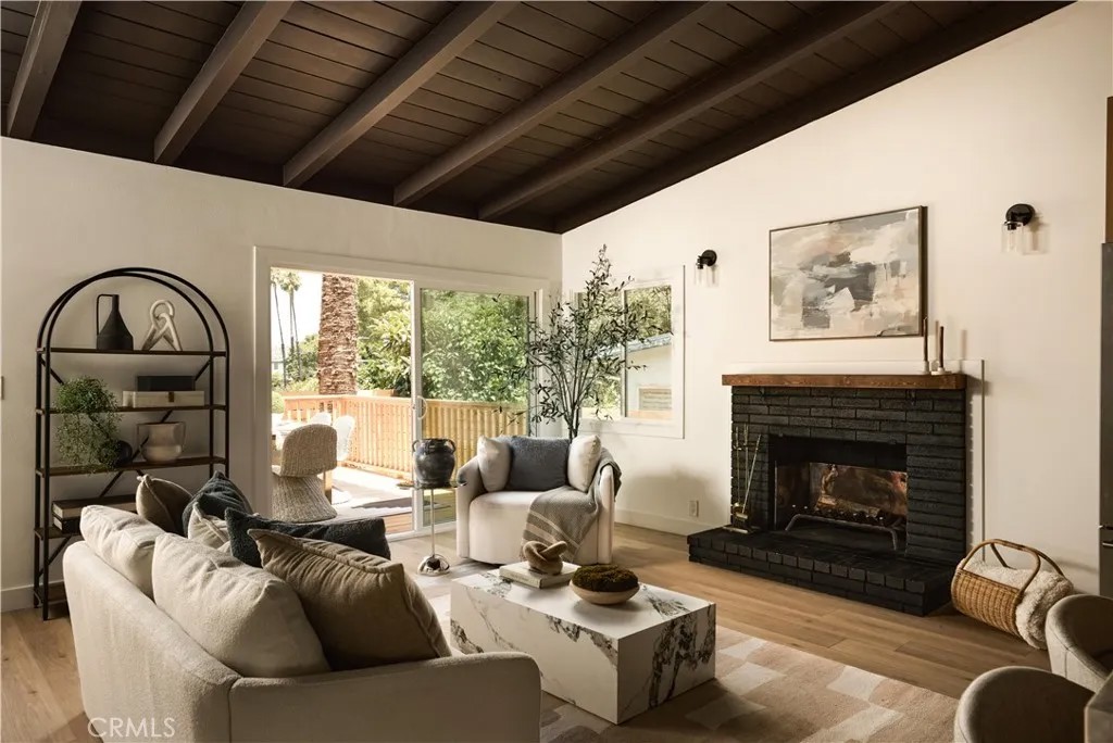 885 Montecito