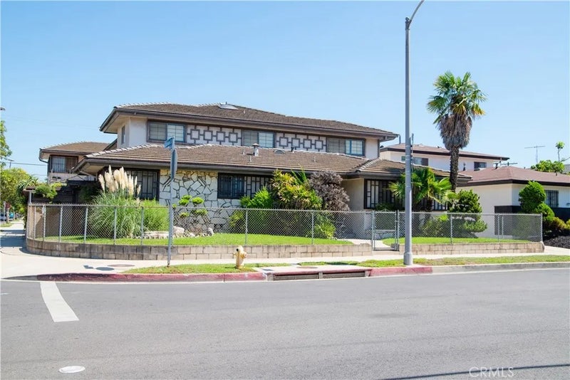 3760 S Bronson