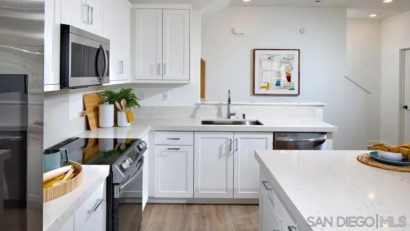 866 Kili Street 1